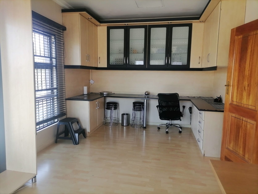 4 Bedroom Property for Sale in Mackenzie Park Gauteng