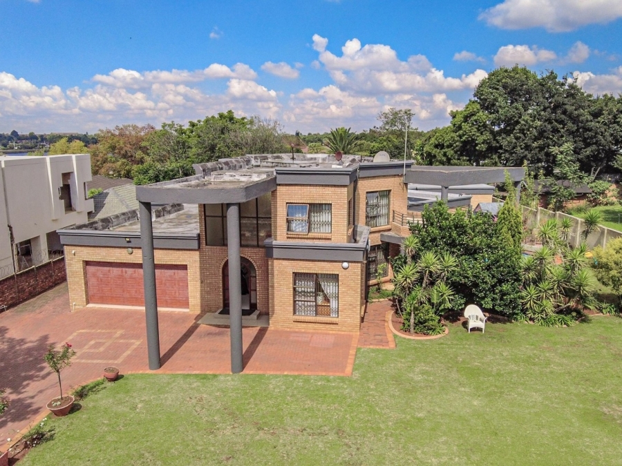 4 Bedroom Property for Sale in Lakefield Gauteng