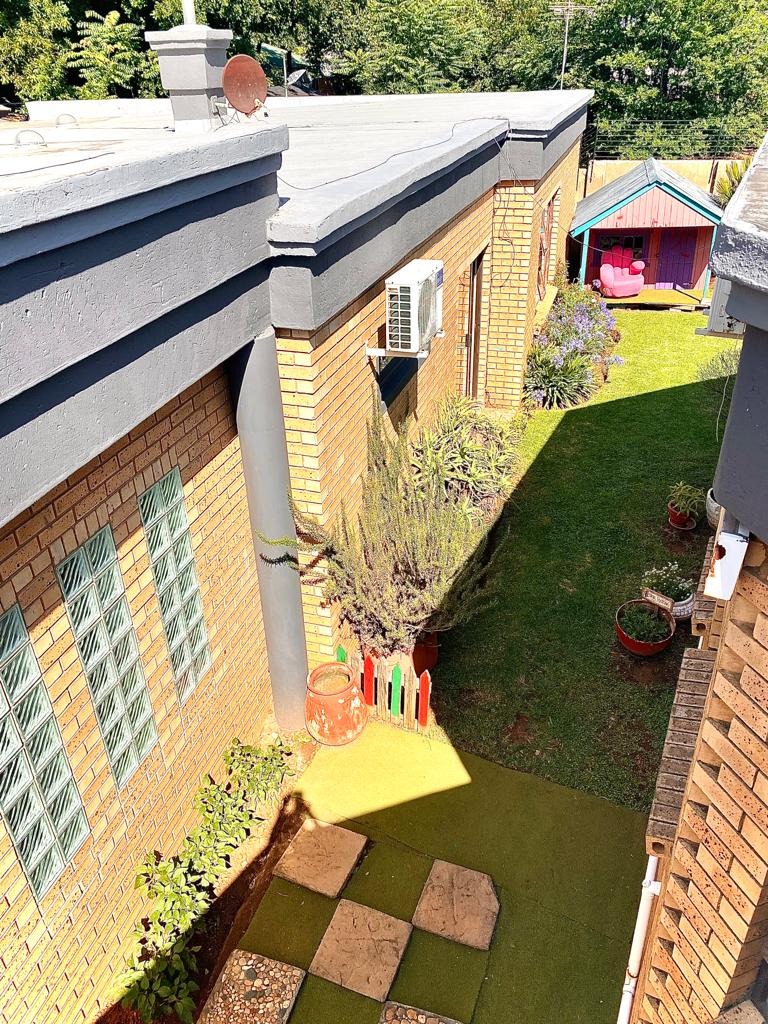 4 Bedroom Property for Sale in Lakefield Gauteng