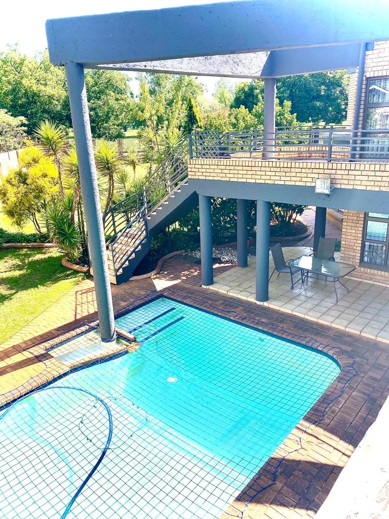 4 Bedroom Property for Sale in Lakefield Gauteng