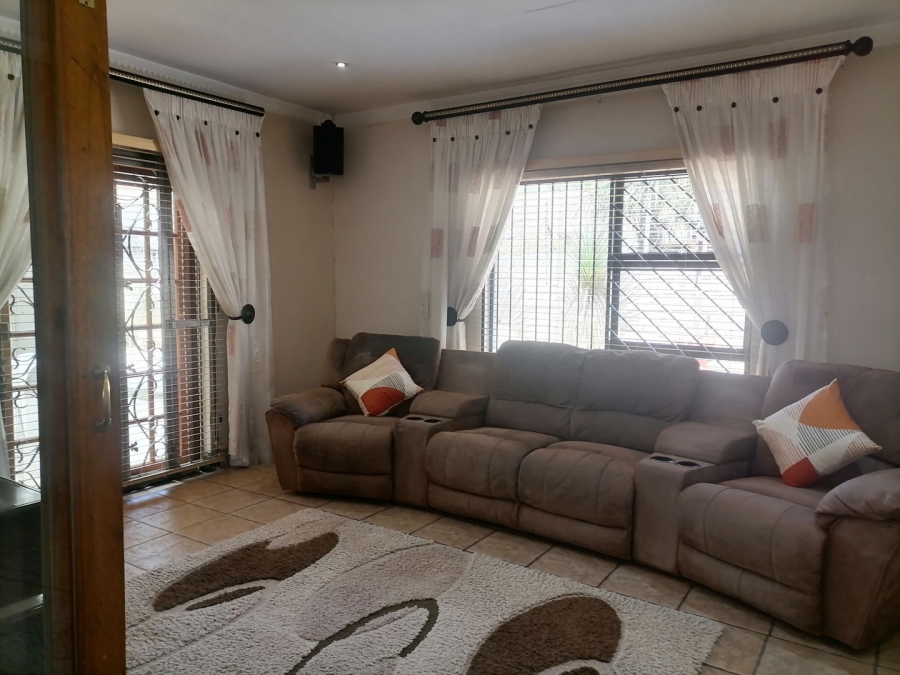 3 Bedroom Property for Sale in Mackenzie Park Gauteng