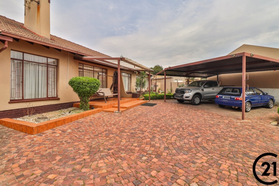 3 Bedroom Property for Sale in Mackenzie Park Gauteng