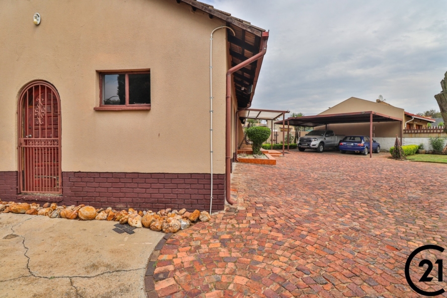 3 Bedroom Property for Sale in Mackenzie Park Gauteng