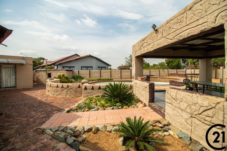 3 Bedroom Property for Sale in Mackenzie Park Gauteng