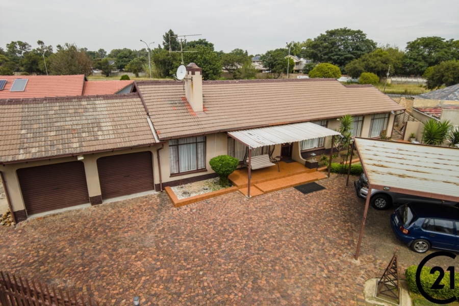 3 Bedroom Property for Sale in Mackenzie Park Gauteng