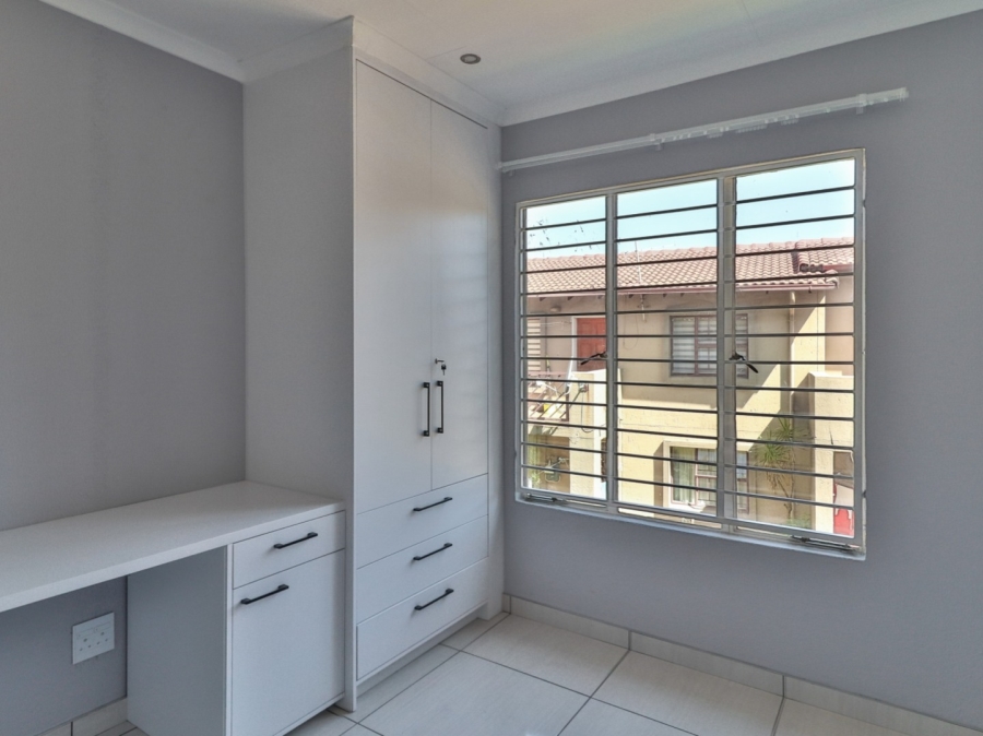 2 Bedroom Property for Sale in Lakefield Gauteng