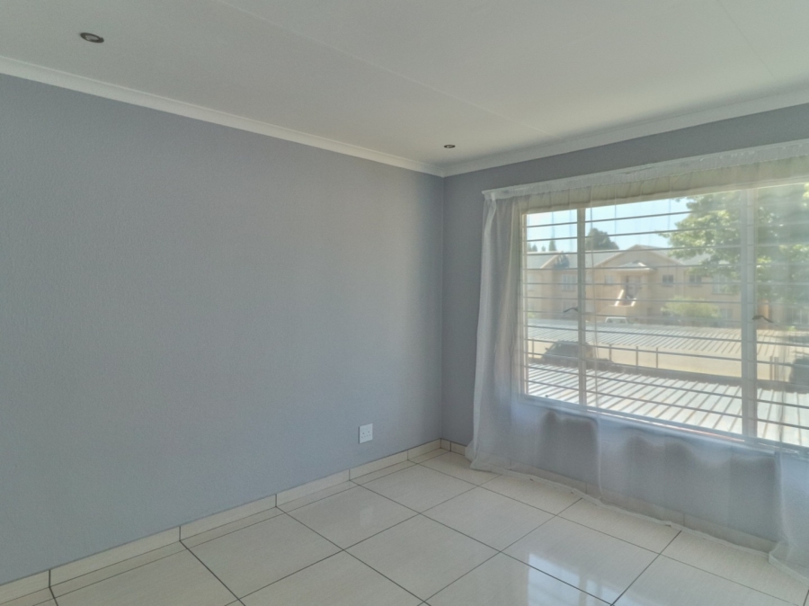 2 Bedroom Property for Sale in Lakefield Gauteng