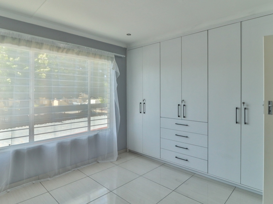 2 Bedroom Property for Sale in Lakefield Gauteng