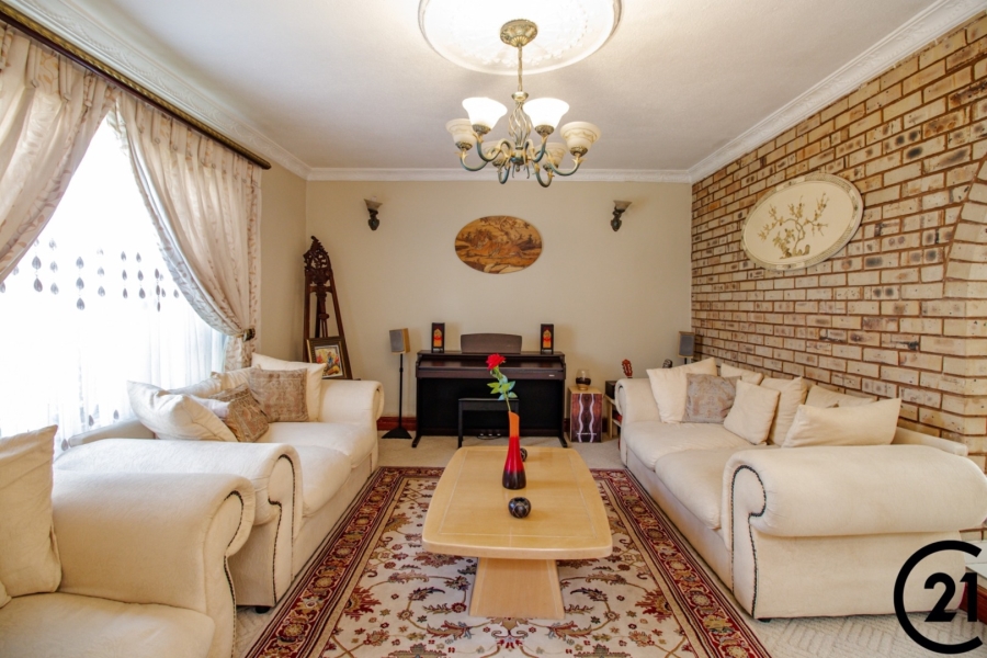 4 Bedroom Property for Sale in Mackenzie Park Gauteng