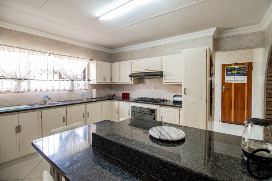 4 Bedroom Property for Sale in Mackenzie Park Gauteng