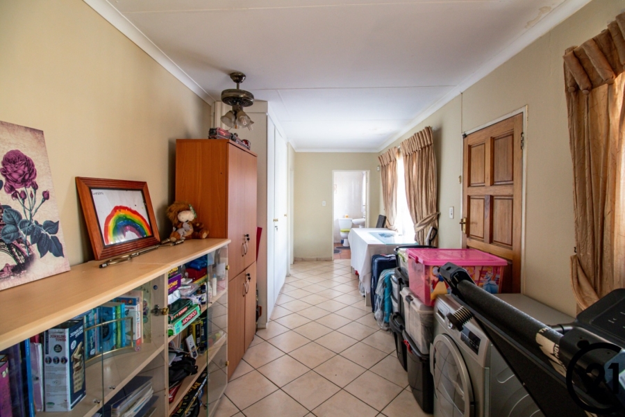 4 Bedroom Property for Sale in Mackenzie Park Gauteng