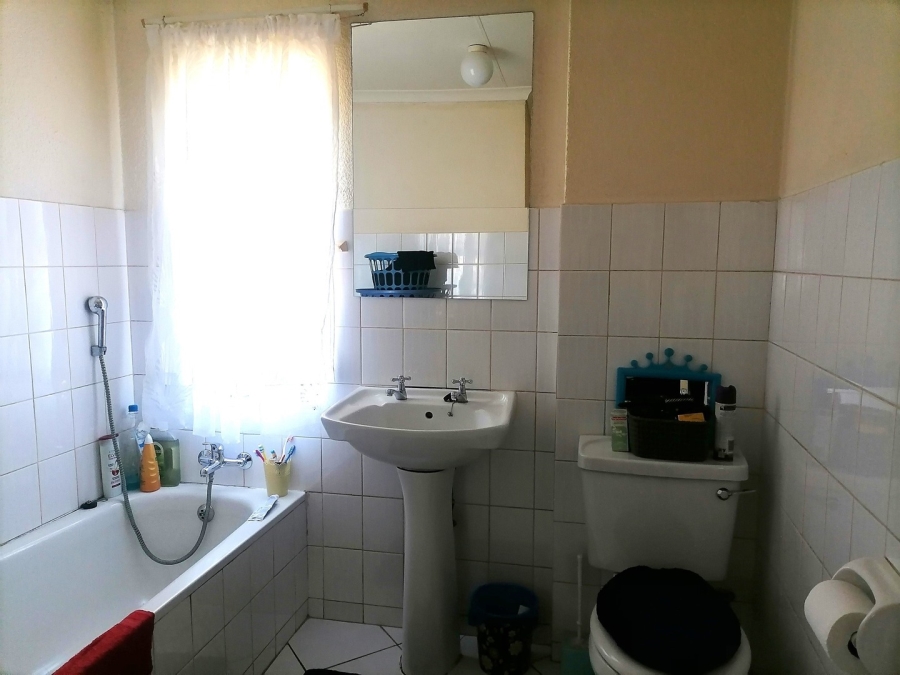 2 Bedroom Property for Sale in Lakefield Gauteng