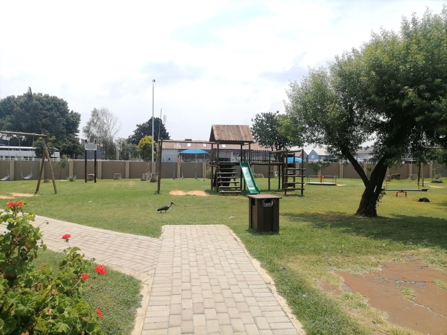 2 Bedroom Property for Sale in Lakefield Gauteng