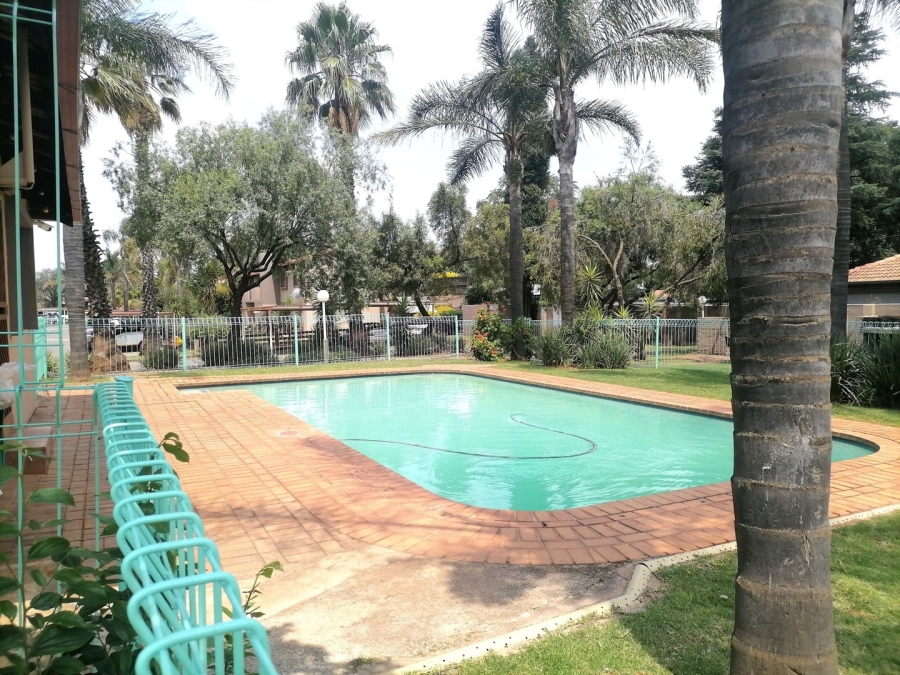 2 Bedroom Property for Sale in Lakefield Gauteng