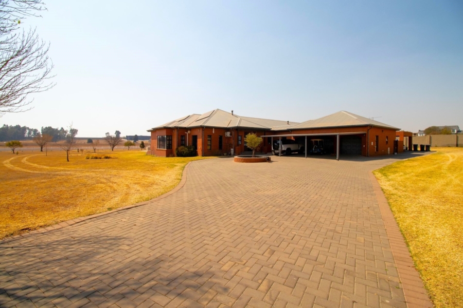 5 Bedroom Property for Sale in Dunblane Lifestyle and Equestrian Estate Gauteng