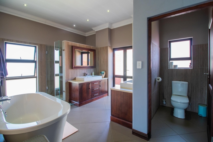 5 Bedroom Property for Sale in Dunblane Lifestyle and Equestrian Estate Gauteng