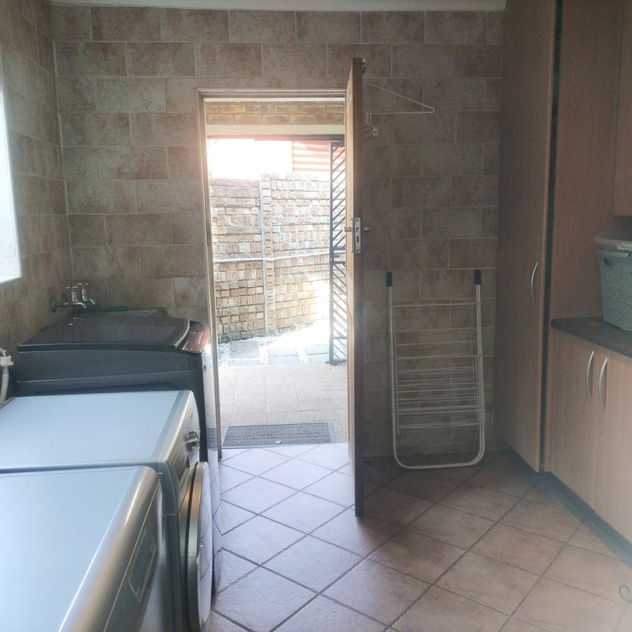 4 Bedroom Property for Sale in Glen Marais Gauteng