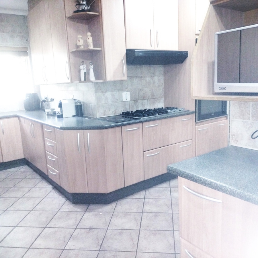 4 Bedroom Property for Sale in Glen Marais Gauteng