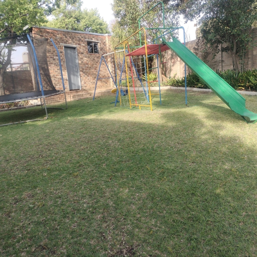 4 Bedroom Property for Sale in Glen Marais Gauteng