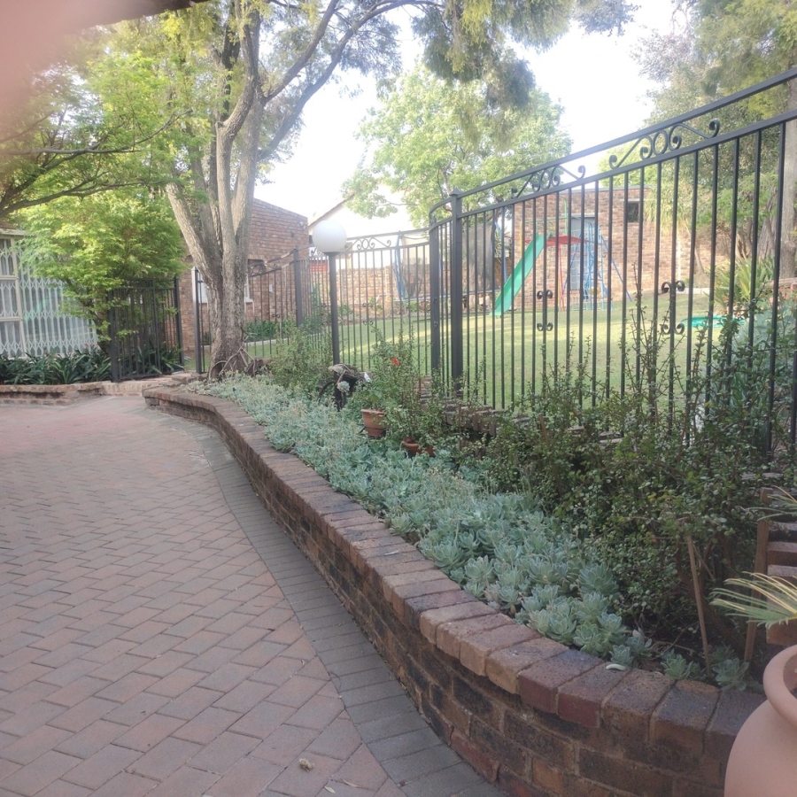 4 Bedroom Property for Sale in Glen Marais Gauteng