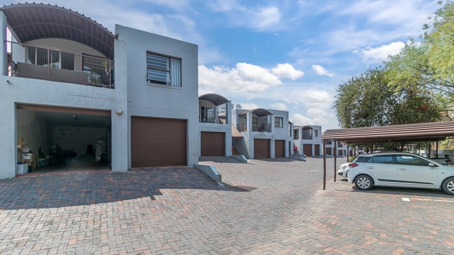 2 Bedroom Property for Sale in Vorna Valley Gauteng