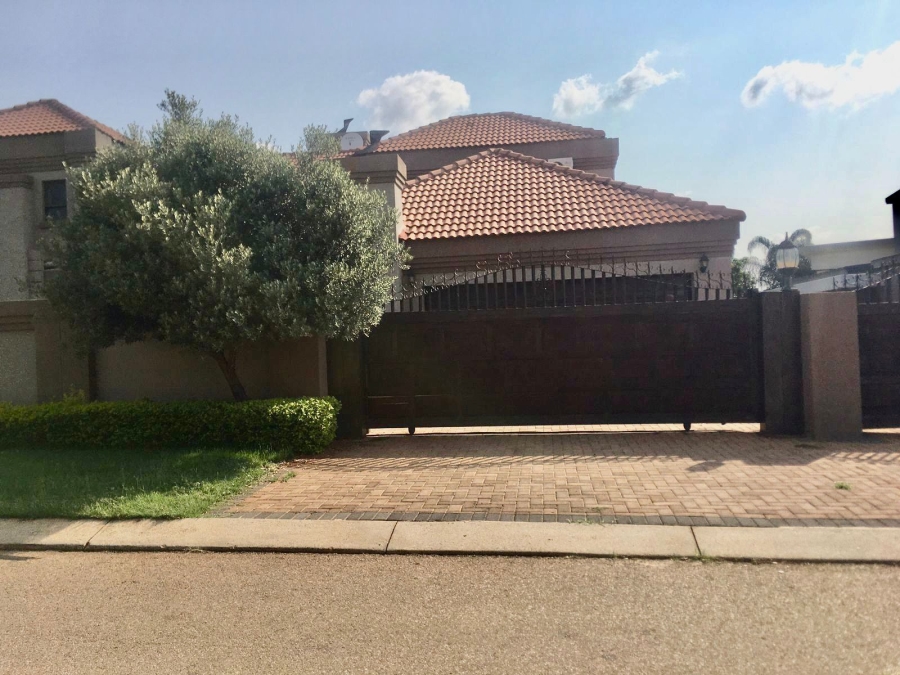 6 Bedroom Property for Sale in Zambezi Country Estate Gauteng