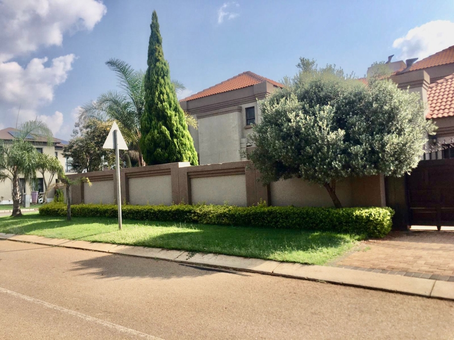 6 Bedroom Property for Sale in Zambezi Country Estate Gauteng