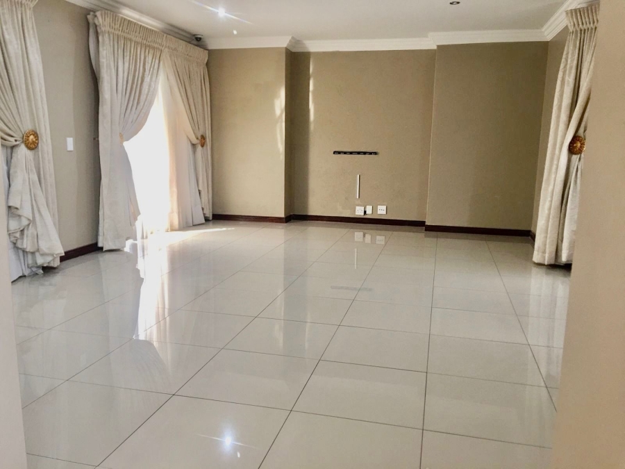 6 Bedroom Property for Sale in Zambezi Country Estate Gauteng