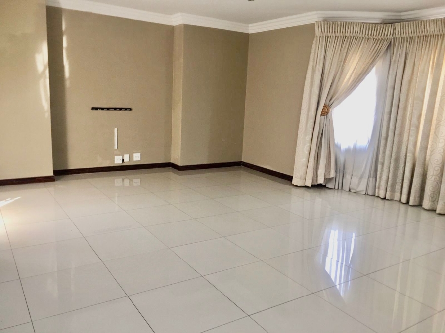 6 Bedroom Property for Sale in Zambezi Country Estate Gauteng