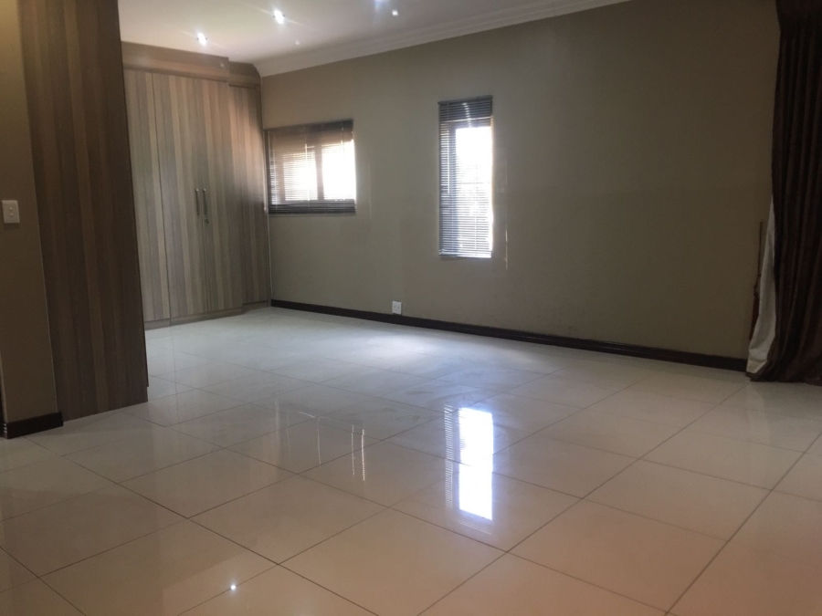 6 Bedroom Property for Sale in Zambezi Country Estate Gauteng