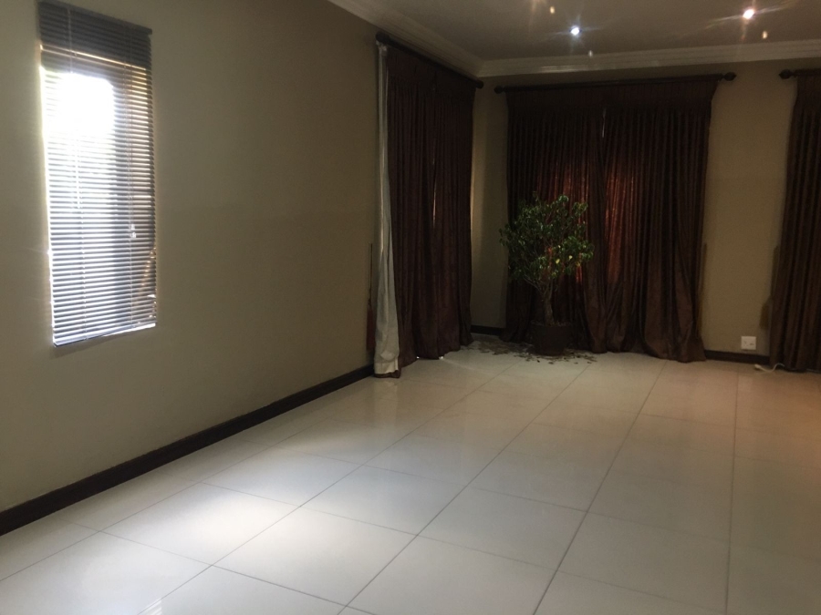 6 Bedroom Property for Sale in Zambezi Country Estate Gauteng