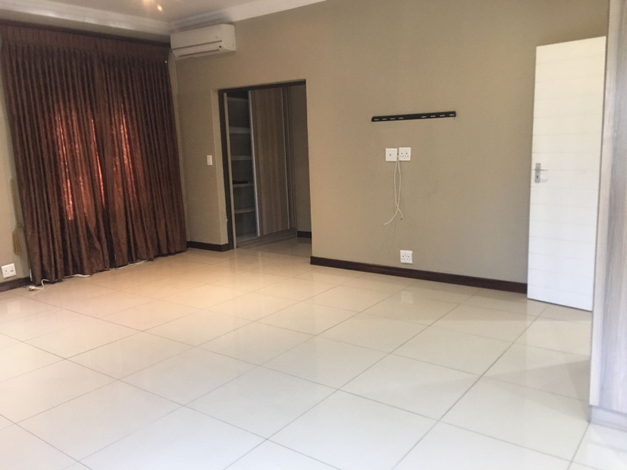 6 Bedroom Property for Sale in Zambezi Country Estate Gauteng