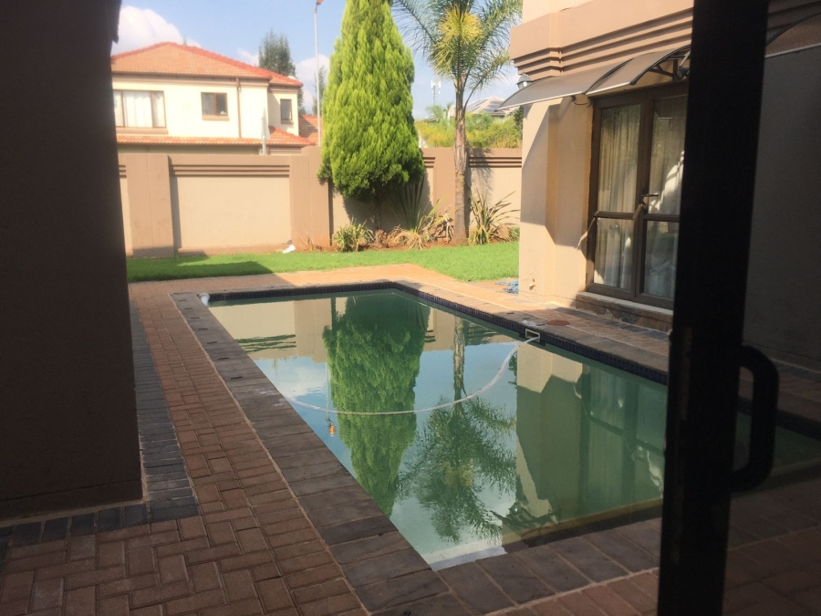 6 Bedroom Property for Sale in Zambezi Country Estate Gauteng