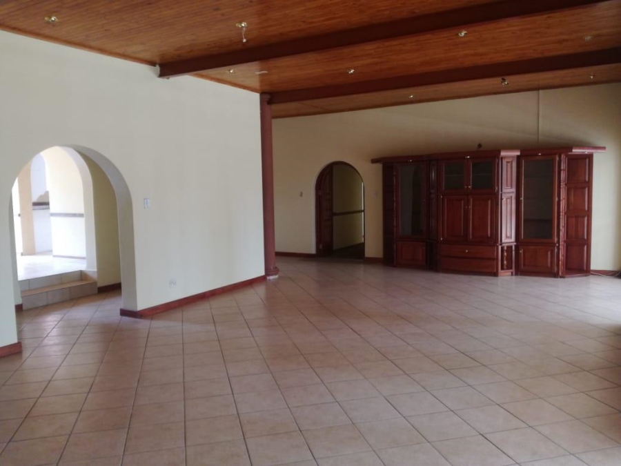 4 Bedroom Property for Sale in Ninapark Gauteng