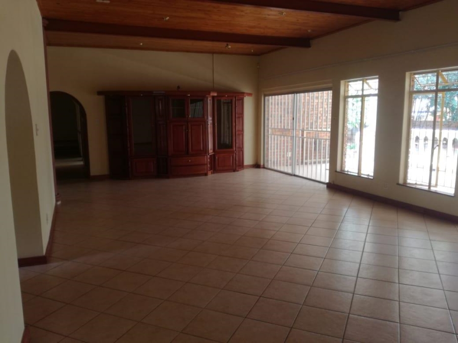 4 Bedroom Property for Sale in Ninapark Gauteng