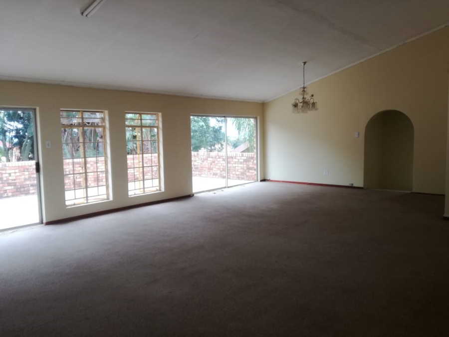 4 Bedroom Property for Sale in Ninapark Gauteng