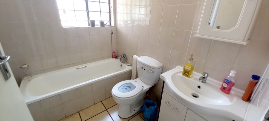 5 Bedroom Property for Sale in Moregloed Gauteng