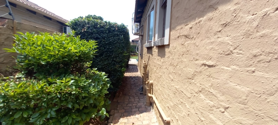 5 Bedroom Property for Sale in Moregloed Gauteng