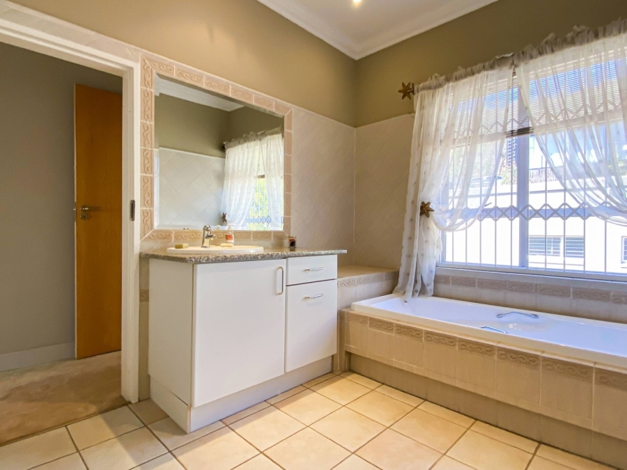 4 Bedroom Property for Sale in Magalieskruin Gauteng