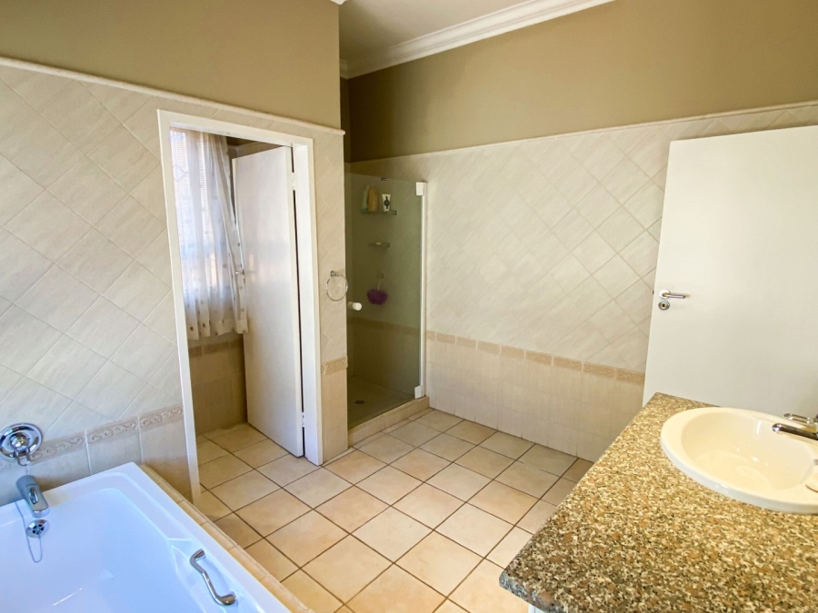 4 Bedroom Property for Sale in Magalieskruin Gauteng