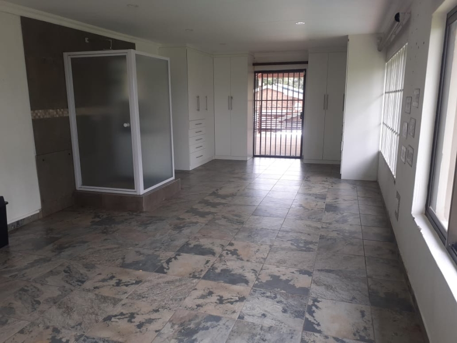 5 Bedroom Property for Sale in Florauna Gauteng