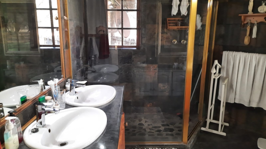 5 Bedroom Property for Sale in Kameeldrift East Gauteng