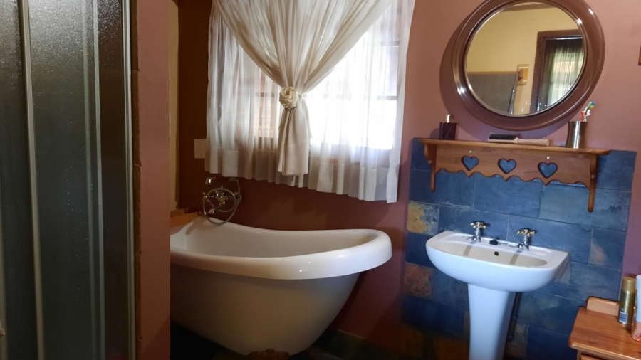 5 Bedroom Property for Sale in Kameeldrift East Gauteng