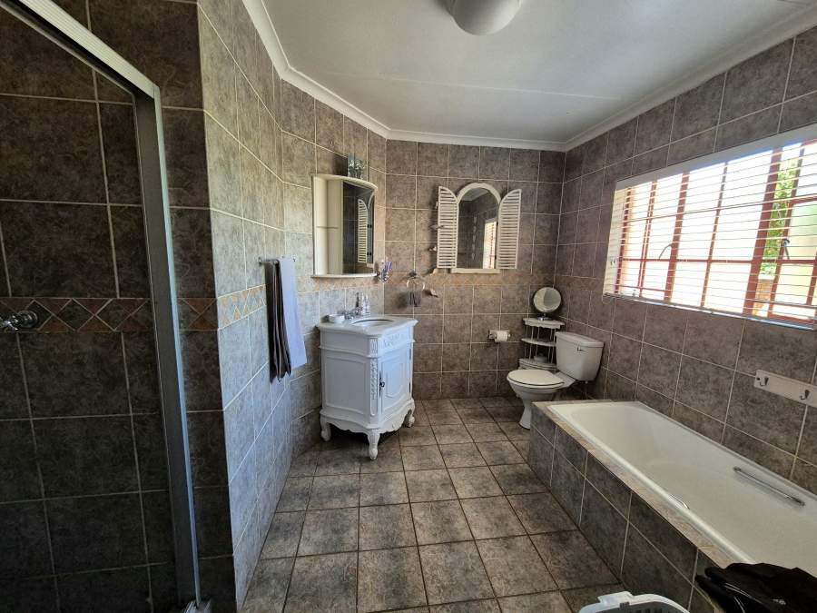 3 Bedroom Property for Sale in Eldoraigne Gauteng