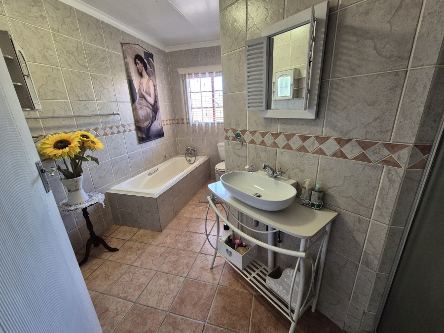 3 Bedroom Property for Sale in Eldoraigne Gauteng