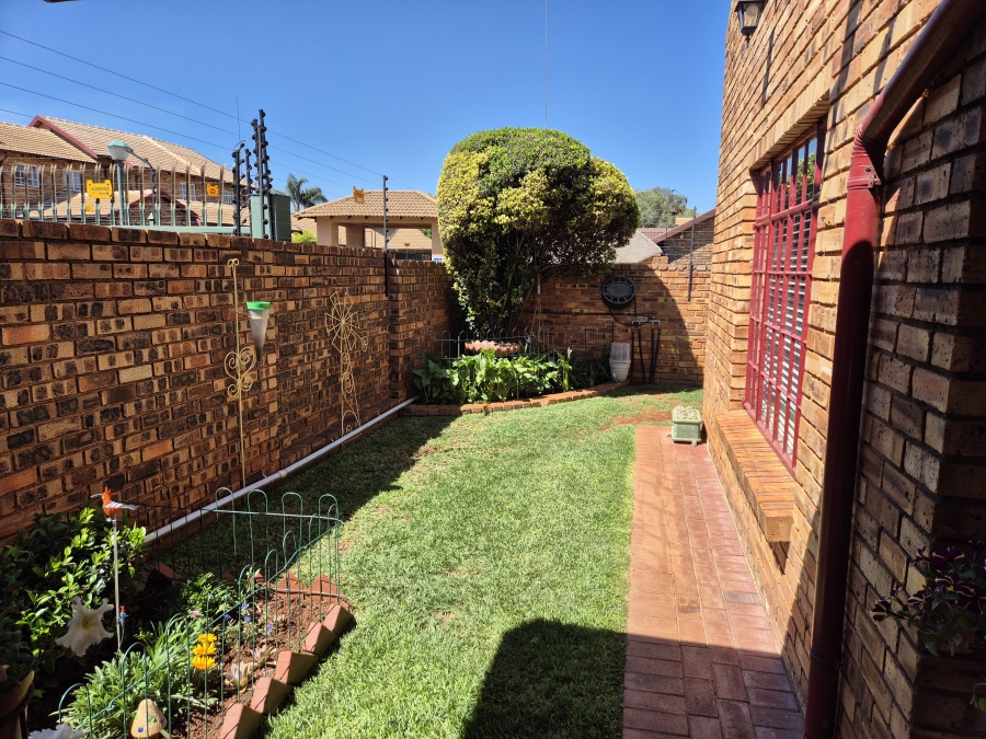 3 Bedroom Property for Sale in Eldoraigne Gauteng