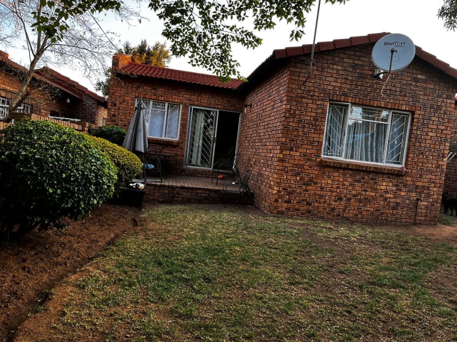 To Let 2 Bedroom Property for Rent in Noordwyk Gauteng