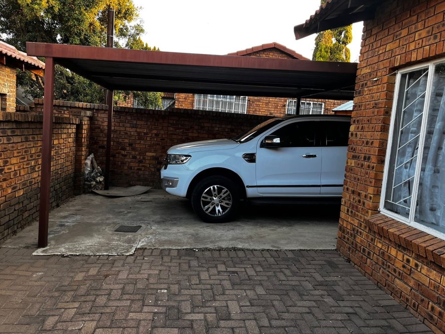 To Let 2 Bedroom Property for Rent in Noordwyk Gauteng