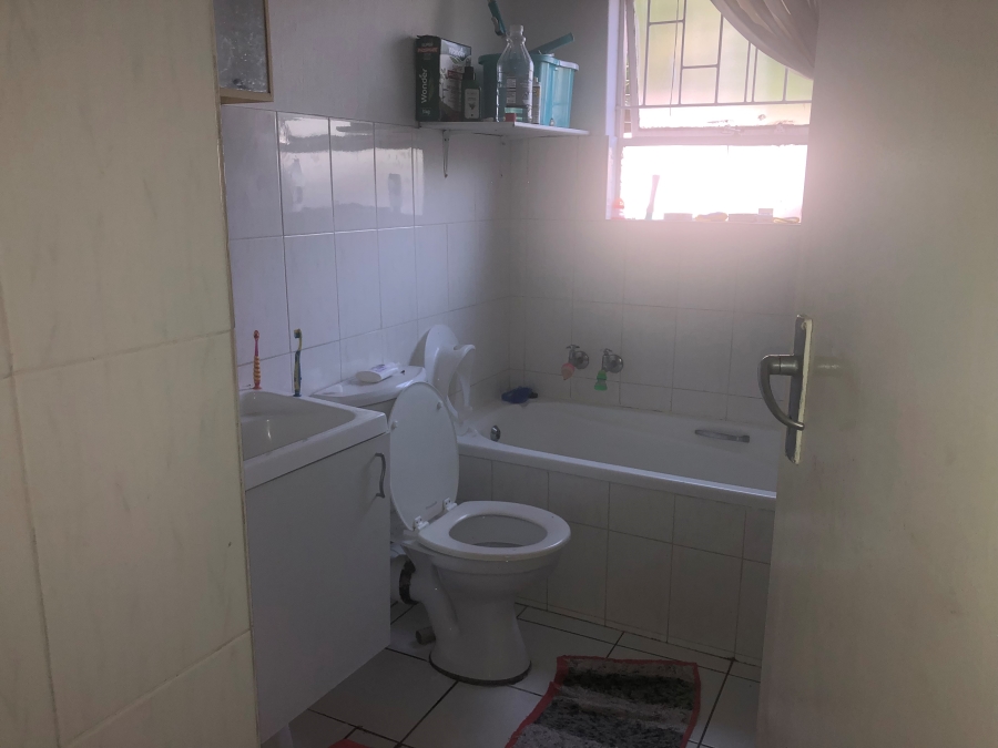 2 Bedroom Property for Sale in Vorna Valley Gauteng