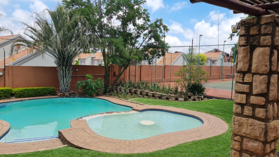 2 Bedroom Property for Sale in Sunninghill Gauteng